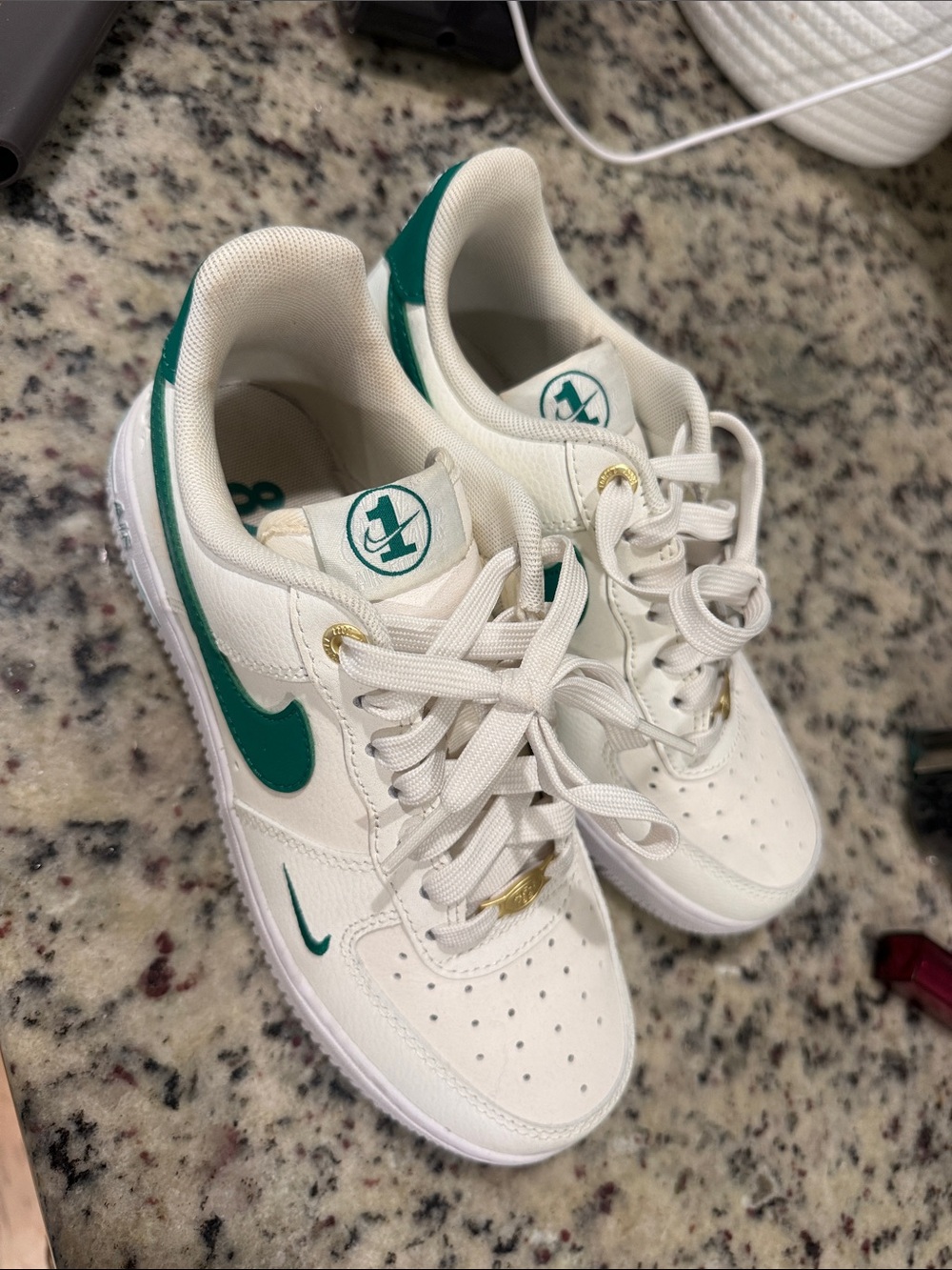 Nike Kids Cream and Green Low-Top Sneakers